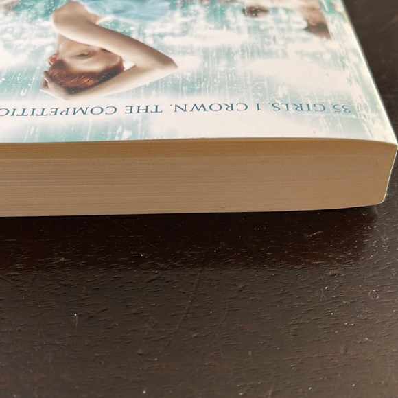 The Selection by Kiera Cass (Book 1) - Picture 3 of 3